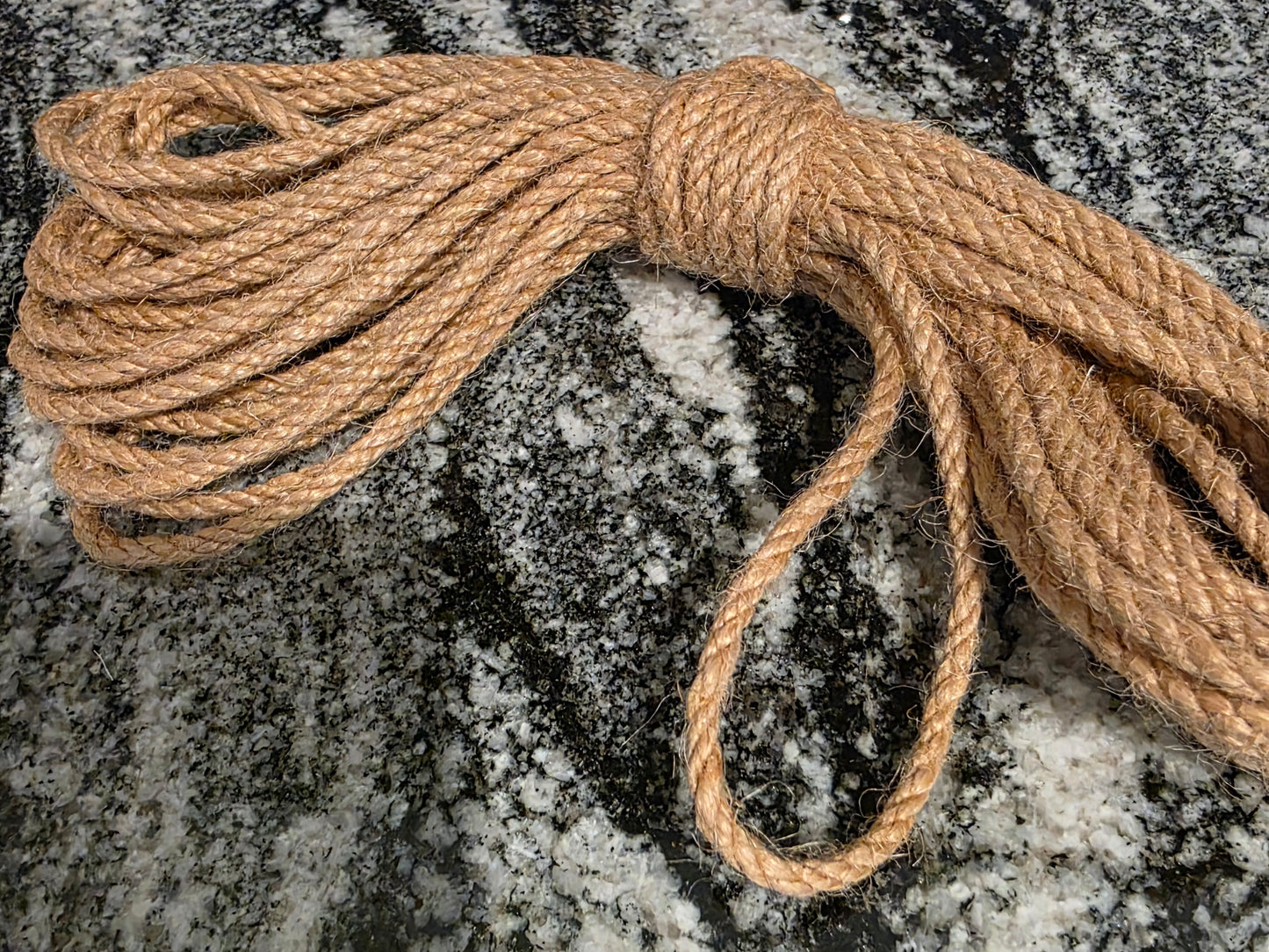 15" Round Knotty Acacia